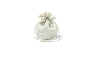 <p>巾着／生成&times;オフ白<br>15&times;23cm　税込3500円</p>