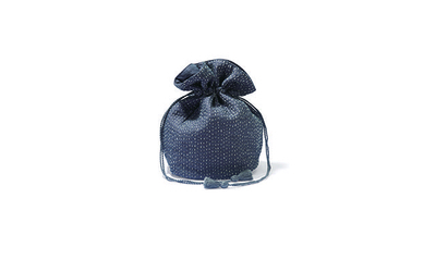 <p>巾着／チャコール&times;オフ白<br>15&times;23cm　税込3500円</p>
