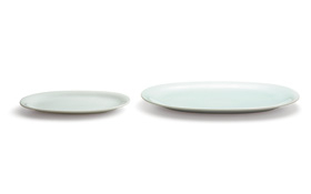 <p>青白磁　オーバル皿<br>約幅32.5&times;奥行23&times;高さ2cm　税込2,500円<br>約幅22&times;奥行15.5&times;高さ2cm　税込1,500円</p>
